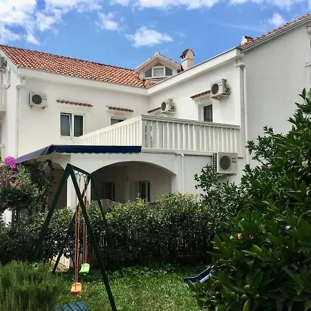 Vila Monte Konukevi *